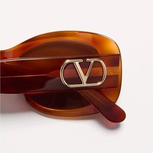 VALENTINO SUNGLASSES NEW IN BOX